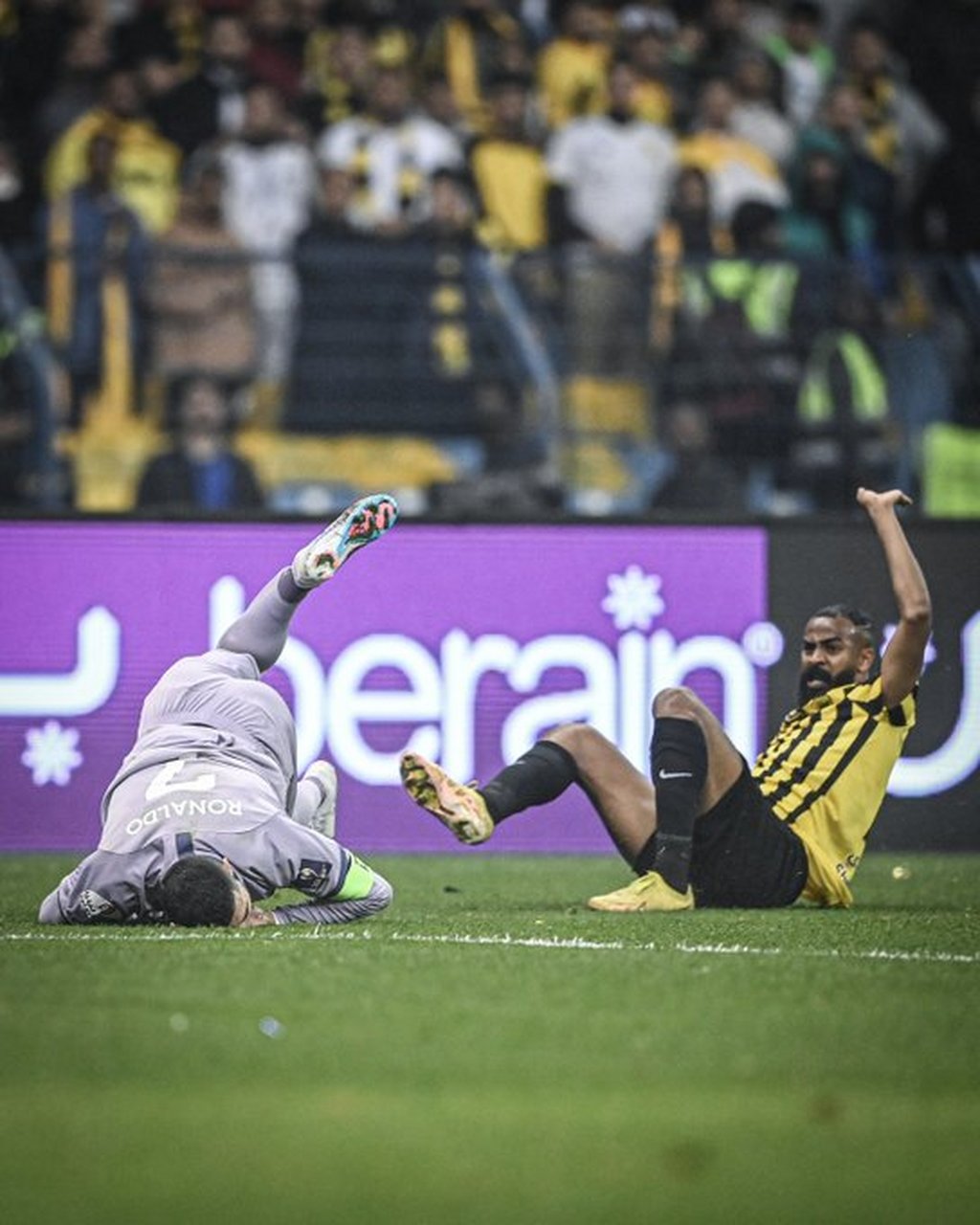 九游游戏-关于C罗在巴黎圣日耳曼比赛中表现优异，大比分获胜引发热议！比赛高潮迭起的信息-九游游戏