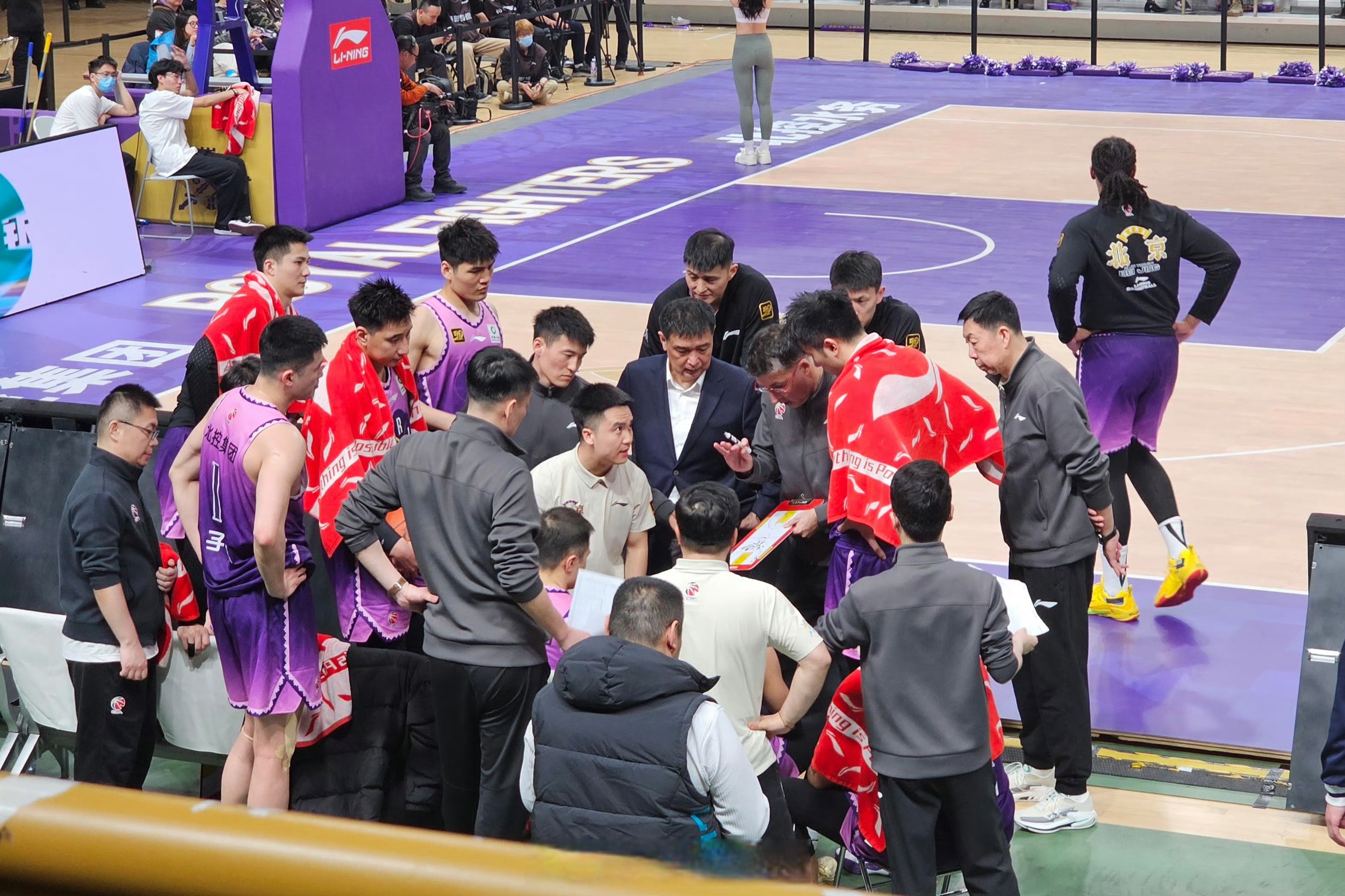 包含赛前体能课后，布鲁克林篮网单刀错失备战CBA季后赛，管理层满意，训练强度明显提升的词条