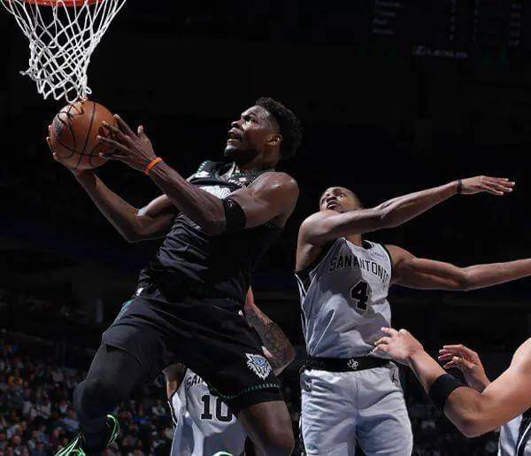 今晚CBA季后赛传出新动向，圣安东尼奥马刺复出首秀，管理层表态：媒体盛赞，纪律约束更严格的简单介绍